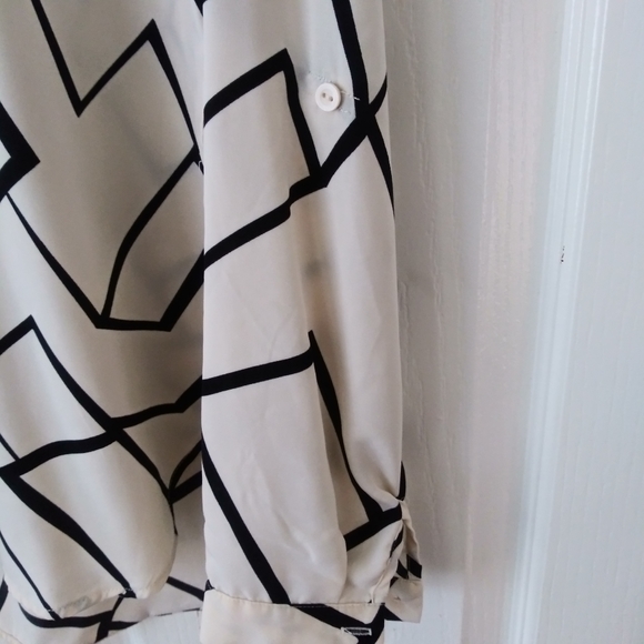 Forever 21 Cream and Black Top Size Small - Picture 4 of 6